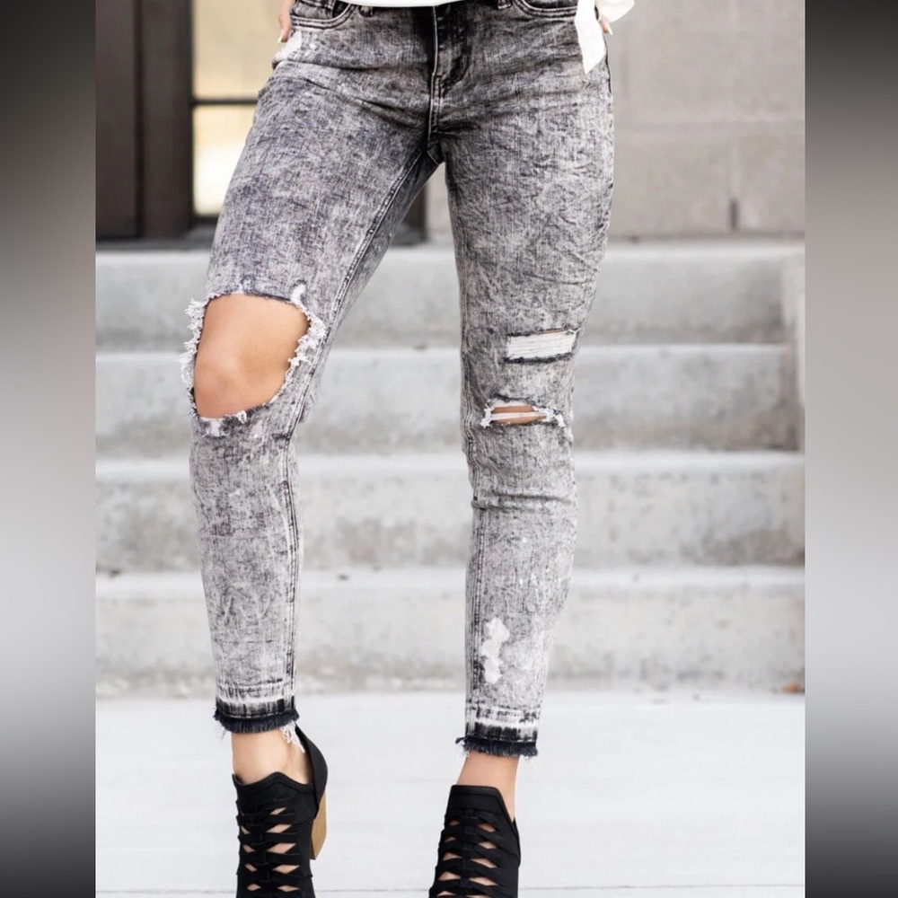 Stylish Distressed vervet denim jeans